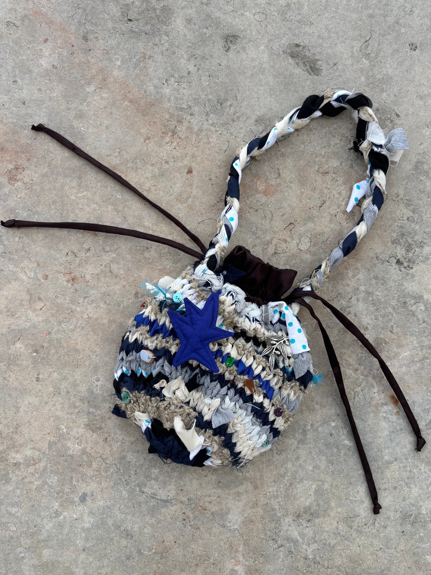 Scrappy handbag 01